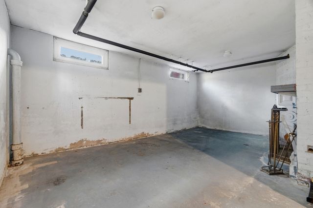 31 Zeller St, Boston, MA 02131