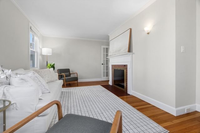 31 Zeller St, Boston, MA 02131