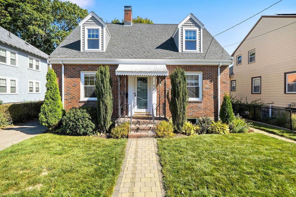 31 Zeller St, Boston, MA 02131