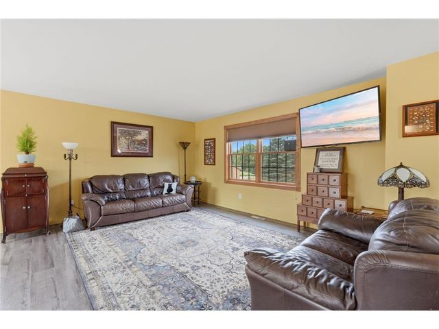 483 Prairie Lane, Hudson, WI 54016
