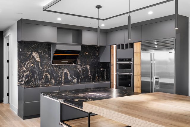 7309 W Palos Avenue, Palos Heights, IL 60463