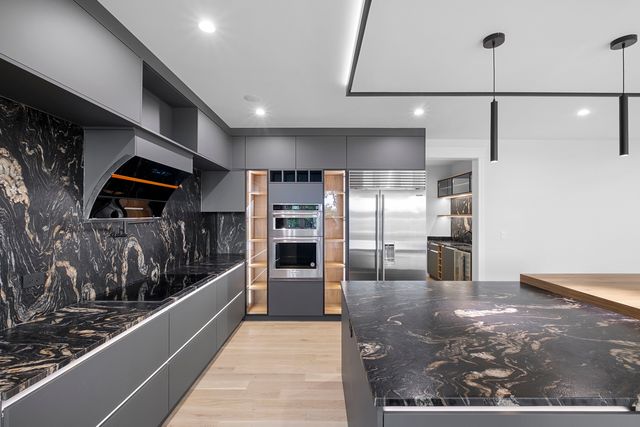 7309 W Palos Avenue, Palos Heights, IL 60463