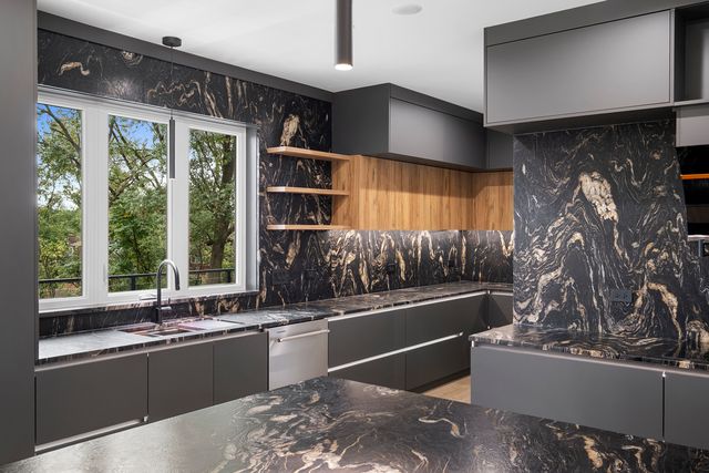 7309 W Palos Avenue, Palos Heights, IL 60463