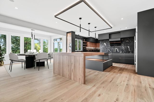 7309 W Palos Avenue, Palos Heights, IL 60463