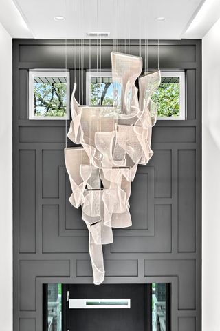 7309 W Palos Avenue, Palos Heights, IL 60463