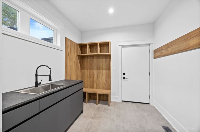 7309 W Palos Avenue, Palos Heights, IL 60463