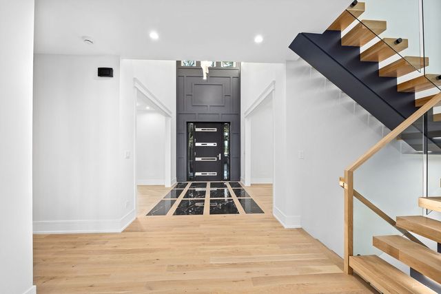 7309 W Palos Avenue, Palos Heights, IL 60463