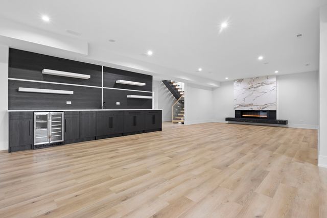 7309 W Palos Avenue, Palos Heights, IL 60463