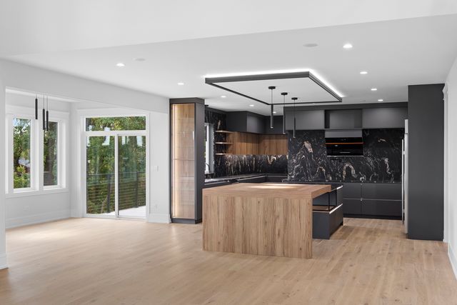 7309 W Palos Avenue, Palos Heights, IL 60463