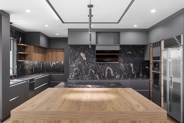 7309 W Palos Avenue, Palos Heights, IL 60463