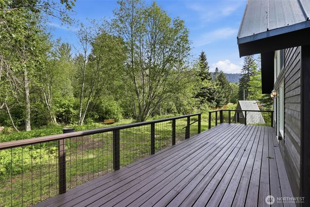 201 Pine Glen Drive, Easton, WA 98925