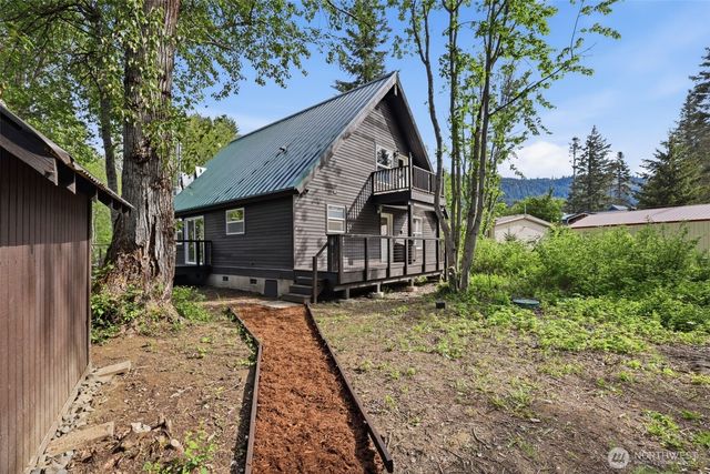 201 Pine Glen Drive, Easton, WA 98925