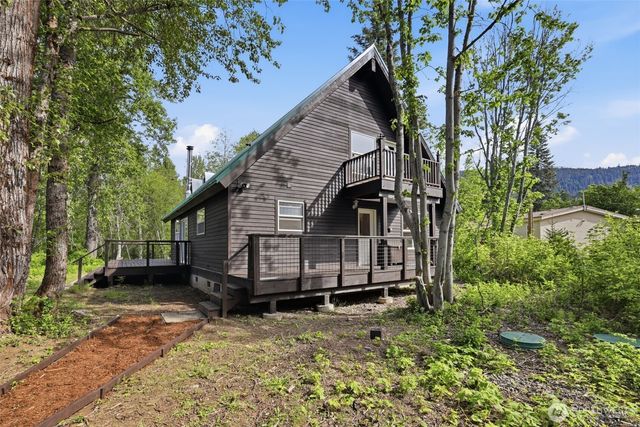 201 Pine Glen Drive, Easton, WA 98925