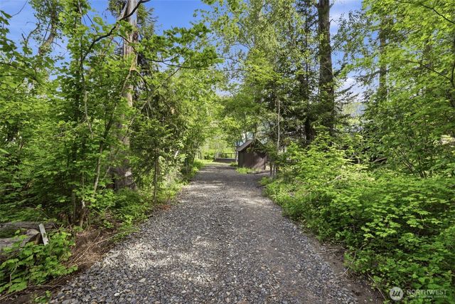 201 Pine Glen Drive, Easton, WA 98925