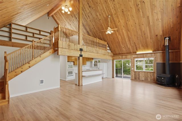 201 Pine Glen Drive, Easton, WA 98925