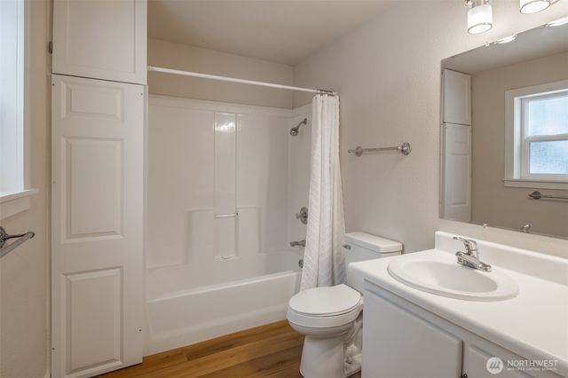 201 Pine Glen Drive, Easton, WA 98925