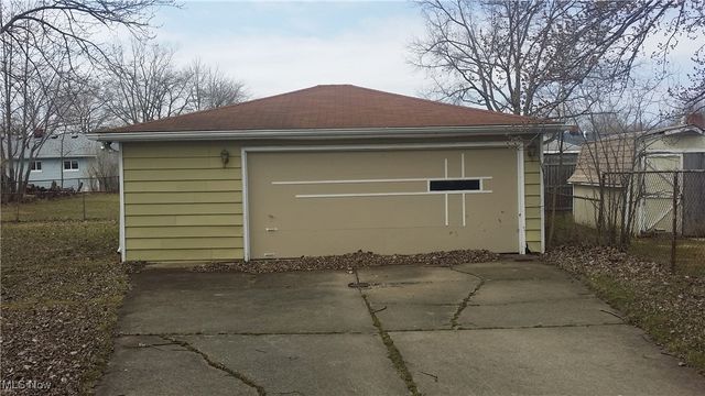 6574 Burton Drive, Brook Park, OH 44142