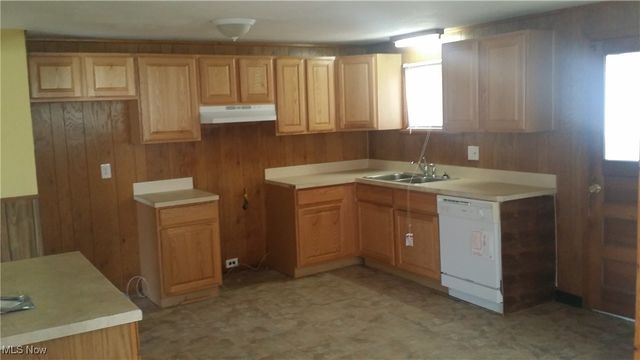 6574 Burton Drive, Brook Park, OH 44142