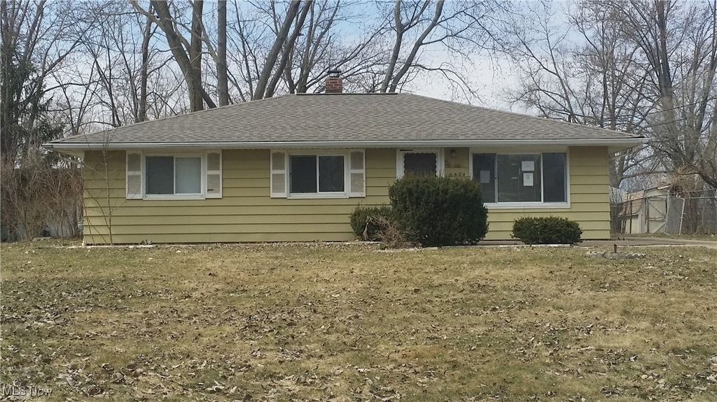 6574 Burton Drive, Brook Park, OH 44142