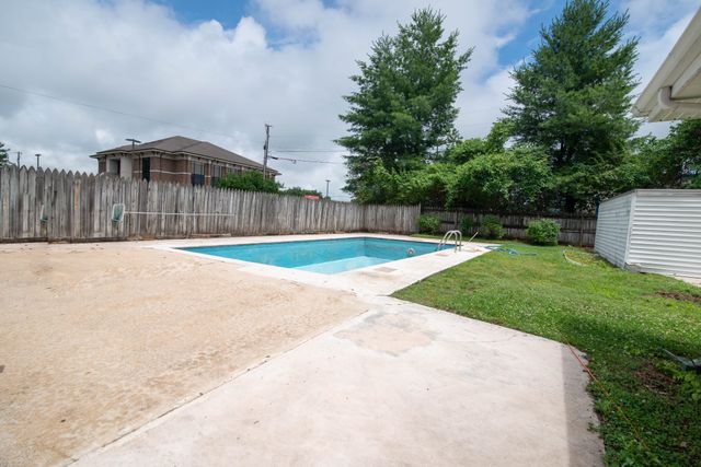 101 Wilkins Dr, Tullahoma, TN 37388