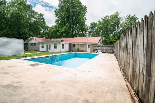 101 Wilkins Dr, Tullahoma, TN 37388