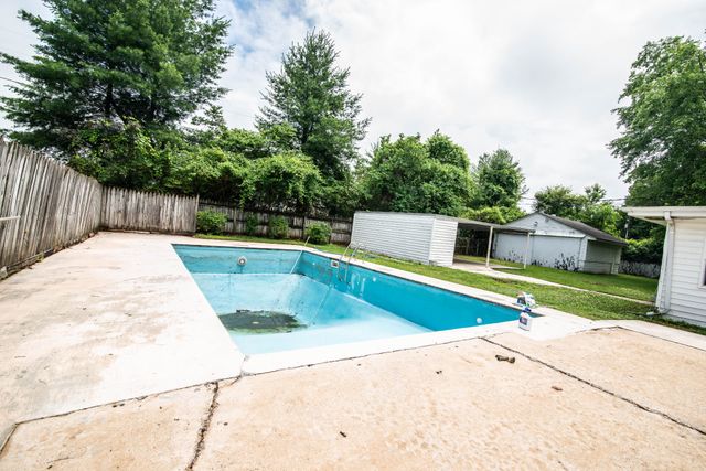 101 Wilkins Dr, Tullahoma, TN 37388