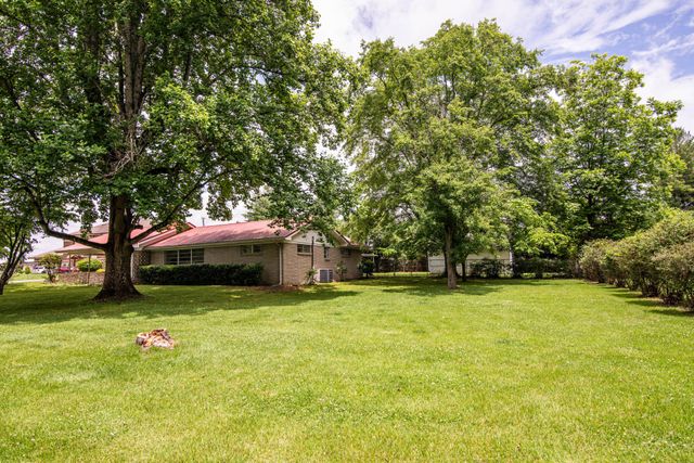 101 Wilkins Dr, Tullahoma, TN 37388