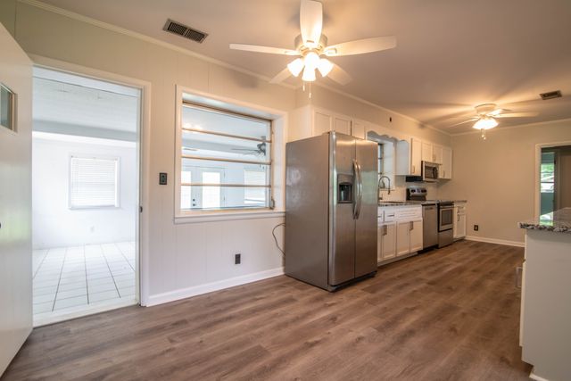 101 Wilkins Dr, Tullahoma, TN 37388
