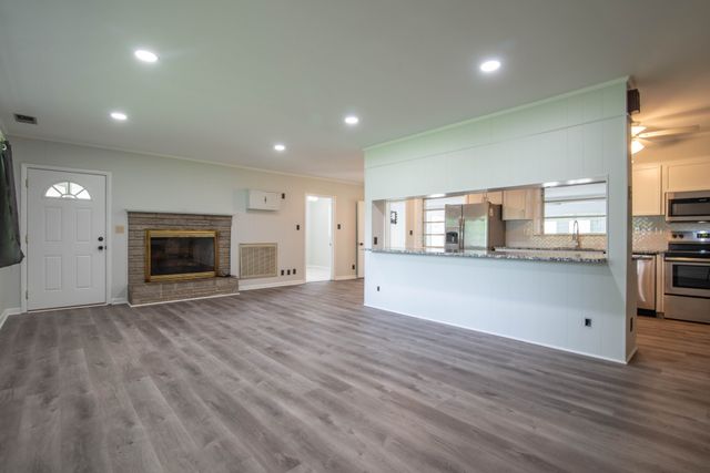 101 Wilkins Dr, Tullahoma, TN 37388