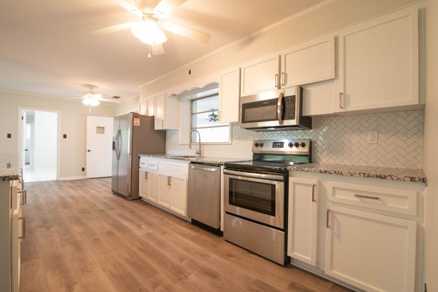 101 Wilkins Dr, Tullahoma, TN 37388