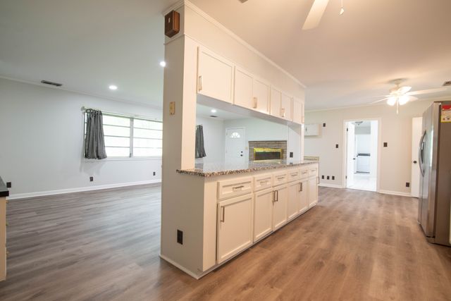 101 Wilkins Dr, Tullahoma, TN 37388