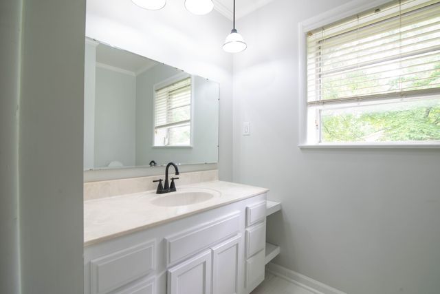 101 Wilkins Dr, Tullahoma, TN 37388