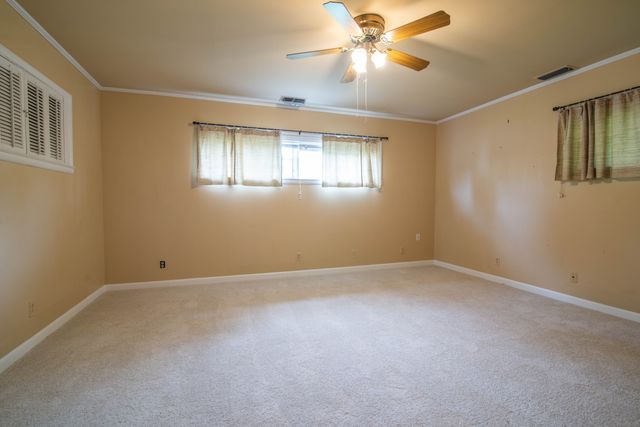 101 Wilkins Dr, Tullahoma, TN 37388