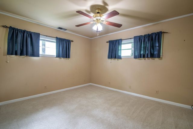 101 Wilkins Dr, Tullahoma, TN 37388