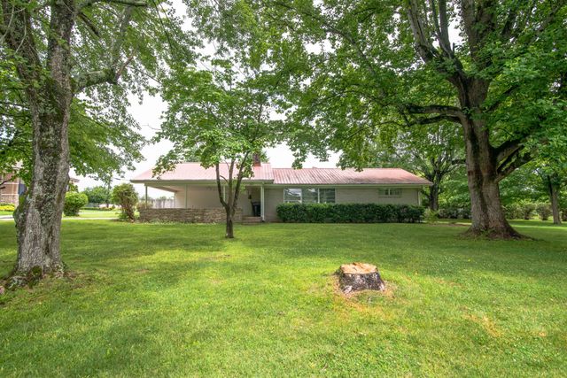 101 Wilkins Dr, Tullahoma, TN 37388