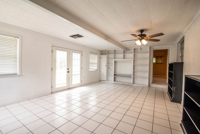 101 Wilkins Dr, Tullahoma, TN 37388