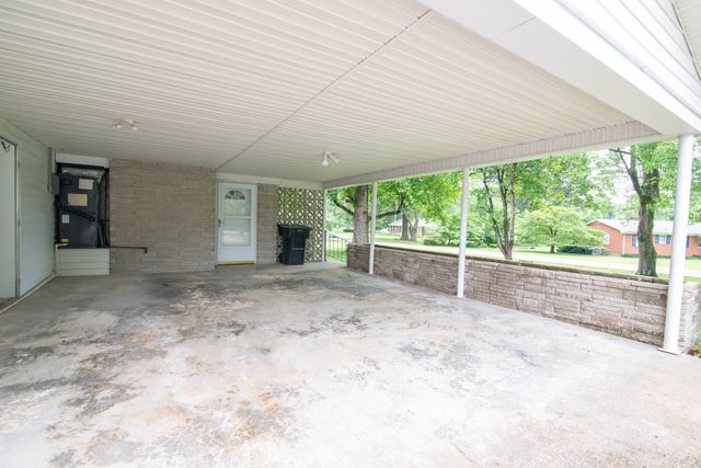 101 Wilkins Dr, Tullahoma, TN 37388