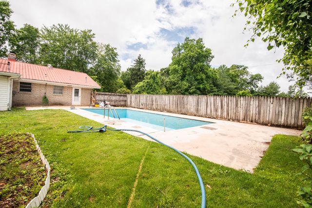 101 Wilkins Dr, Tullahoma, TN 37388