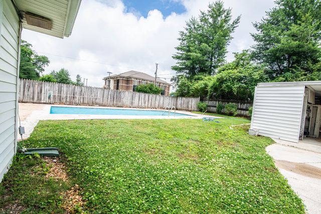 101 Wilkins Dr, Tullahoma, TN 37388