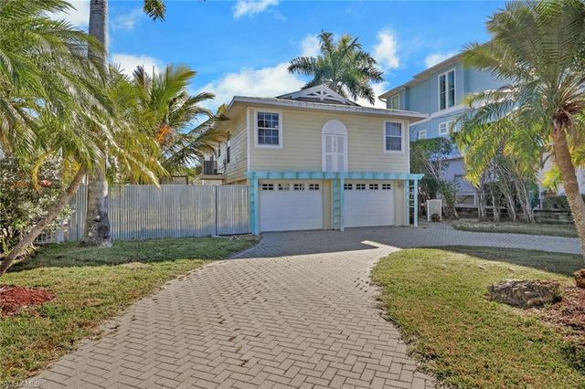 1292 Grand Canal DR, Naples, FL 34110