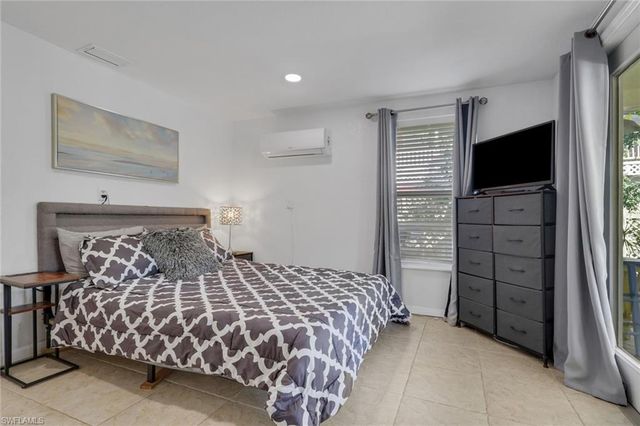 1292 Grand Canal DR, Naples, FL 34110