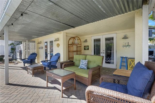 1292 Grand Canal DR, Naples, FL 34110