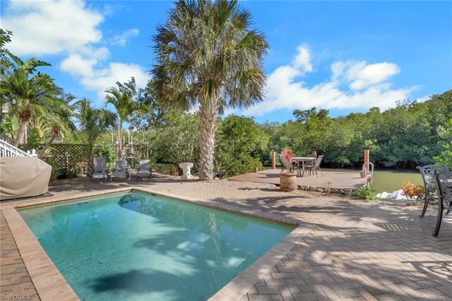 1292 Grand Canal DR, Naples, FL 34110