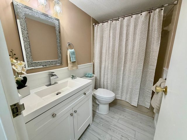 6 Old Stone Way 3, Weymouth, MA 02189