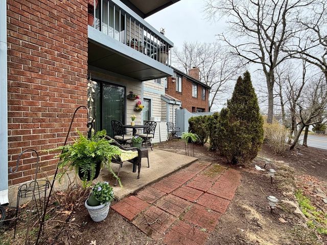 6 Old Stone Way 3, Weymouth, MA 02189