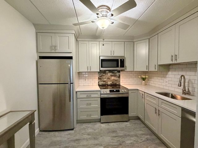 6 Old Stone Way 3, Weymouth, MA 02189