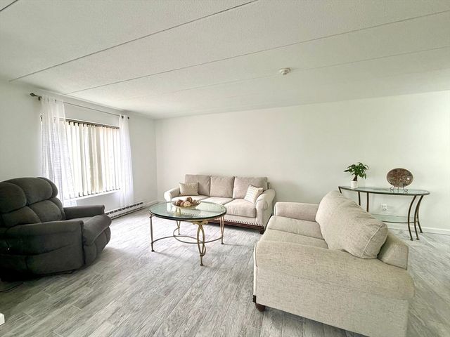 6 Old Stone Way 3, Weymouth, MA 02189