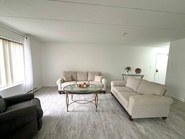 6 Old Stone Way 3, Weymouth, MA 02189