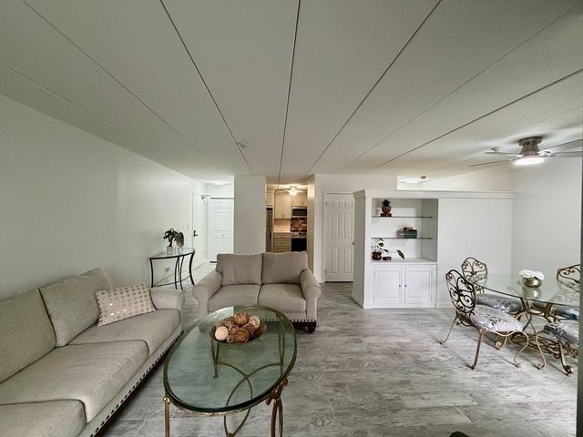 6 Old Stone Way 3, Weymouth, MA 02189