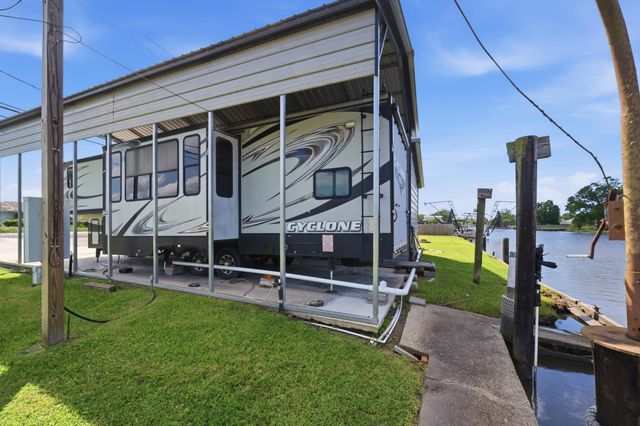 924 Highway 55, Montegut, LA 70377